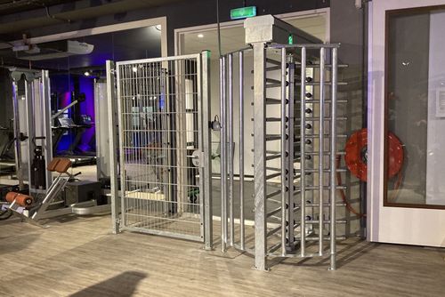 Hoge tourniquet voor onbemande fitness